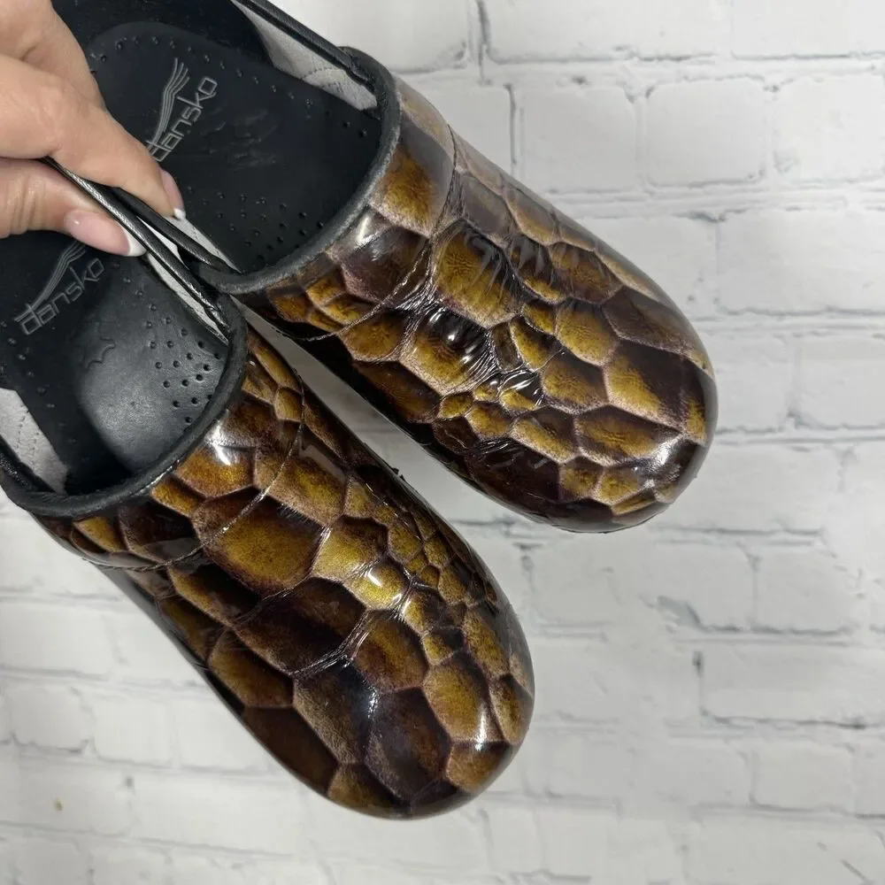 Dansko Sophie Clogs Women Size 36 Brown Mosaic Patent Leather Y2K Slip On Shoes